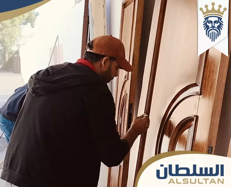 تنفيذ أعمال نجارة لإصلاح وتركيب باب خشبي مع ضبط التفاصيل والتشطيبات بدقة. تنفيذ أعمال نجارة لإصلاح وتركيب باب خشبي مع ضبط التفاصيل والتشطيبات بدقة.