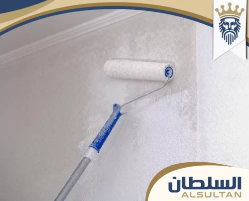 استخدام الرولة بدقة في طلاء الزوايا لضمان توزيع متساوي للألوان وتشطيب فندقي فاخر.