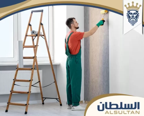 فني دهانات محترف يضمن توزيعاً متساوياً للألوان بأحدث تقنيات الطلاء