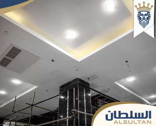 الشكل النهائي لأسقف جبس بورد معلقة تتميز بالاستواء التام وتوزيع الإضاءة