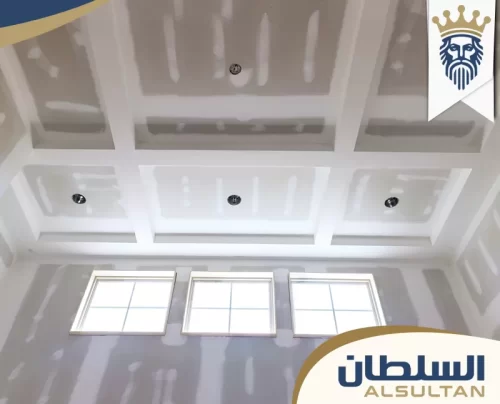 تركيب أسقف جبس بورد للفلل بدقة عالية مع معالجة الفواصل لضمان سطح مستوٍ تماماً.